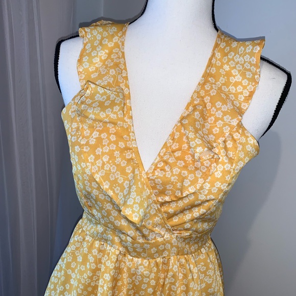 BOUTIQUE yellow SHORTS set romper tie back outfit women’s size SMALL - Picture 2 of 10